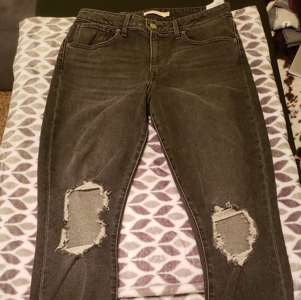 Levi's Ripped Jeans! - Picture 4 of 5